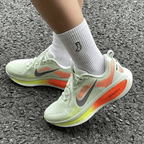 NIKE VOMERO 18 BARELY GREEN