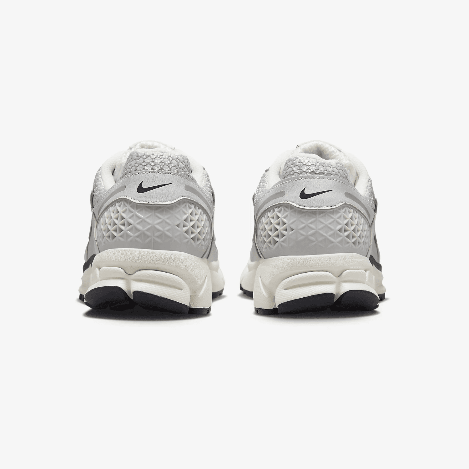 NIKE ZOOM VOMERO 5 METALLIC