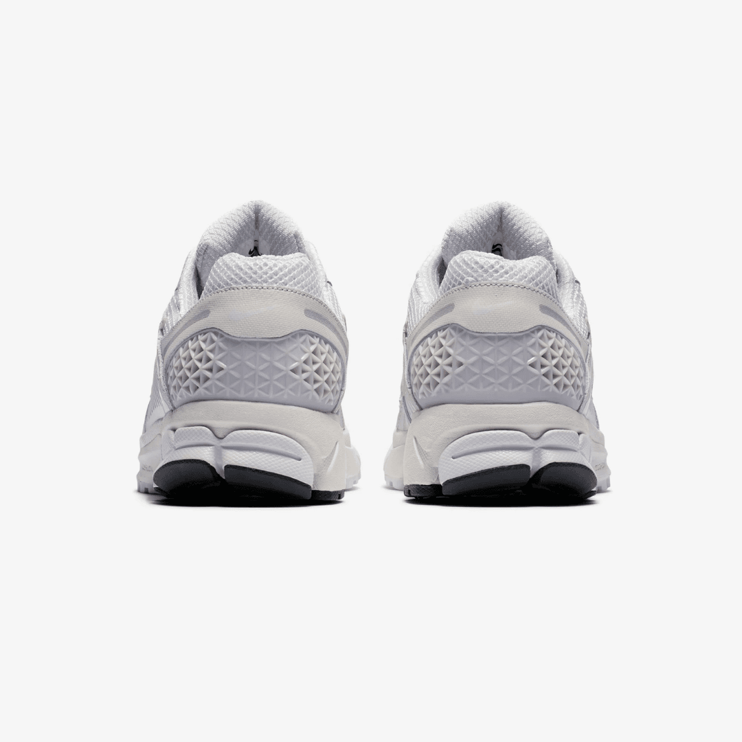 NIKE ZOOM VOMERO 5 WHITE