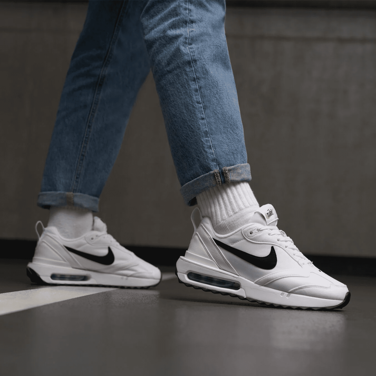 NIKE AIR MAX DAWN WHITE BLACK