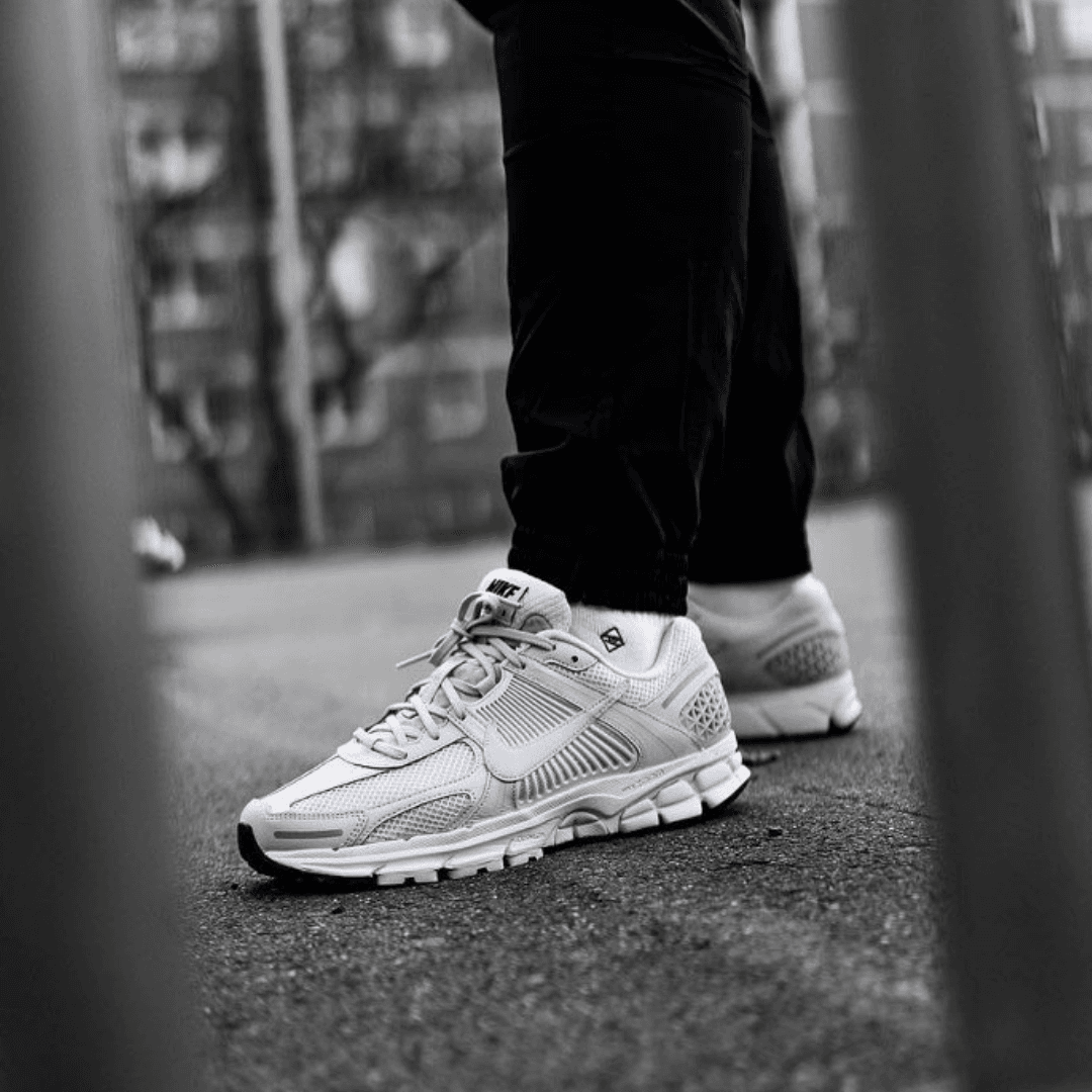 NIKE ZOOM VOMERO 5 WHITE