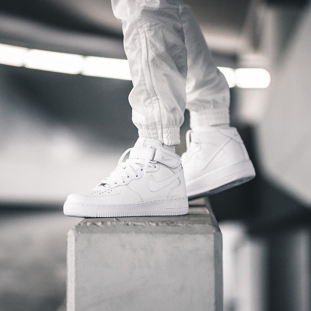 NIKE AIR FORCE 1 MID TRIPLE WHITE