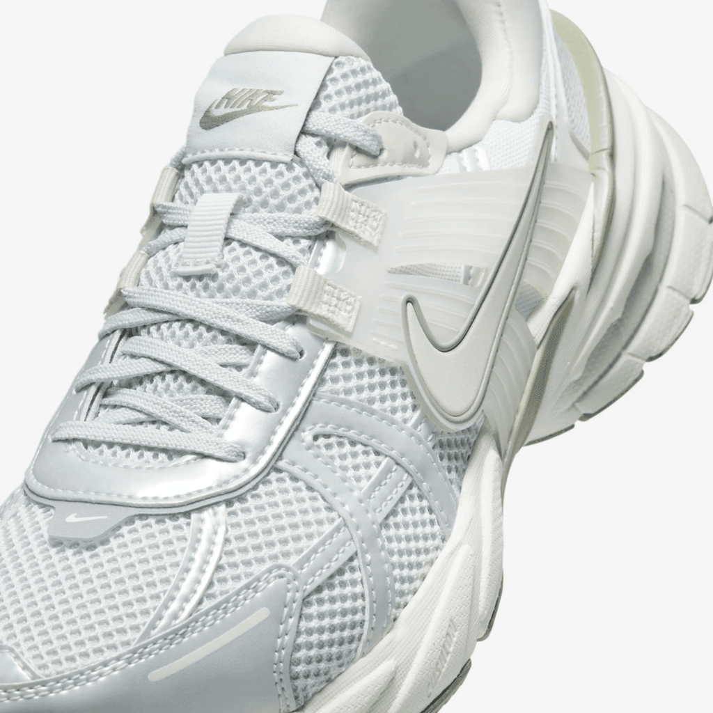 NIKE V2K RUN LIGHT OREWOOD