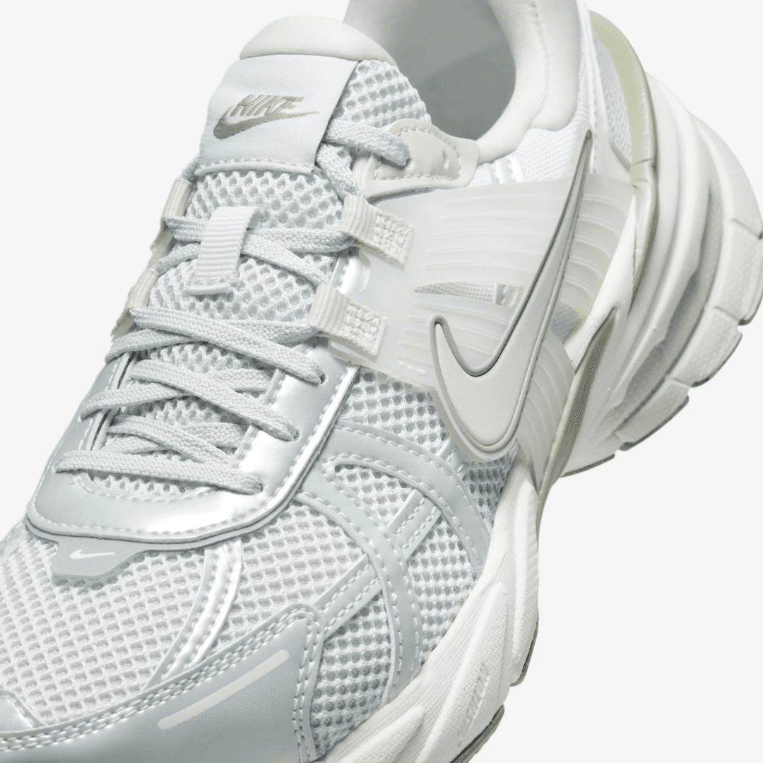 NIKE V2K RUN LIGHT OREWOOD