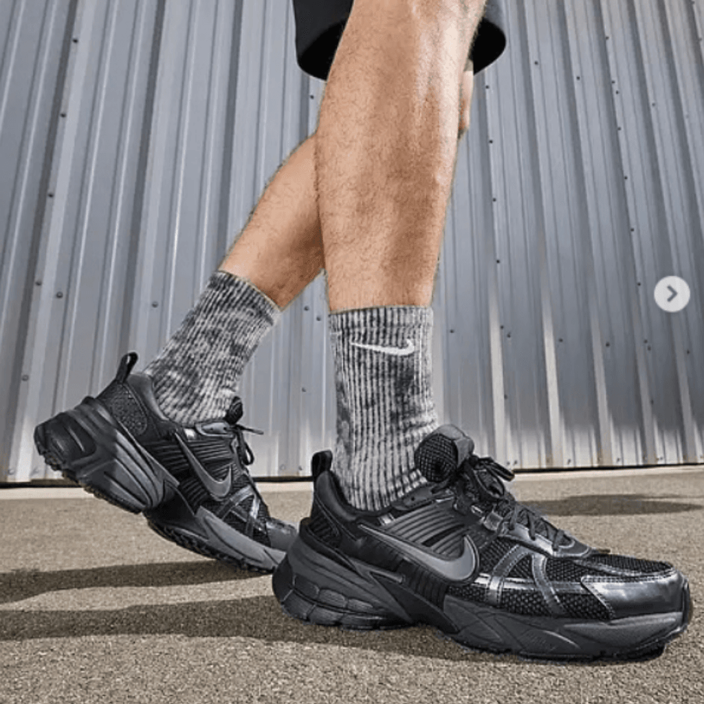 NIKE V2K RUN TRIPLE BLACK