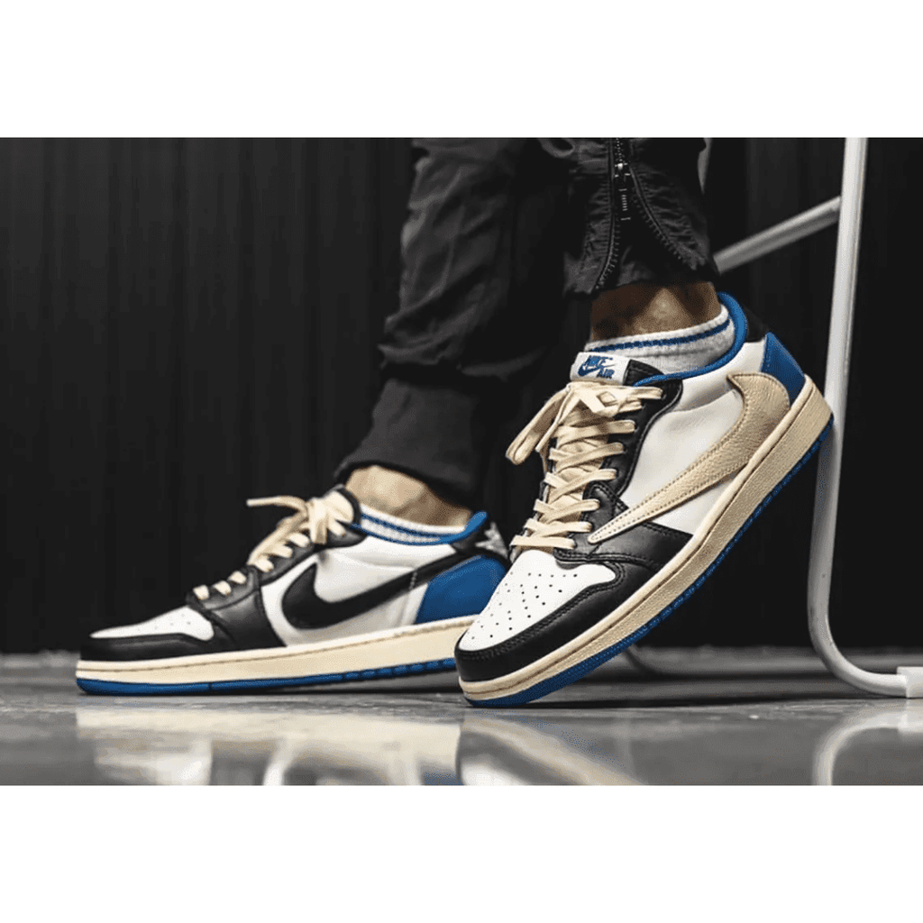 AIR JORDAN 1 TRAVIS SCOTT FRAGMENT