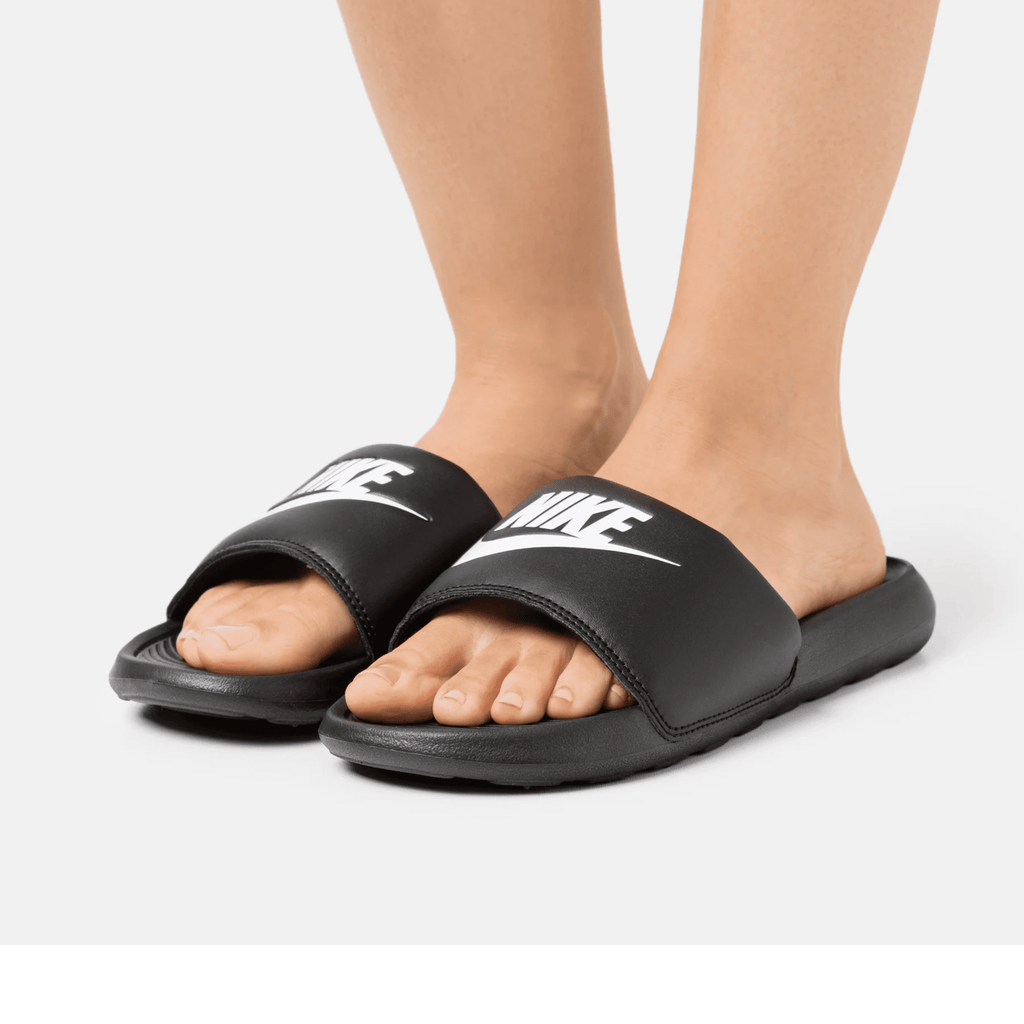 SANDALIA NIKE VICTORI ONE BLACK WHITE