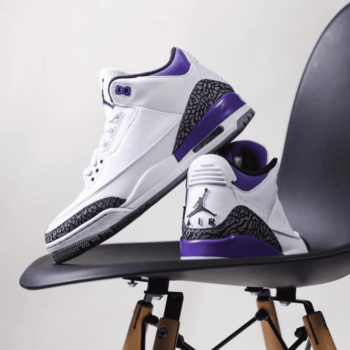 AIR JORDAN RETRO 3 DARK IRIS