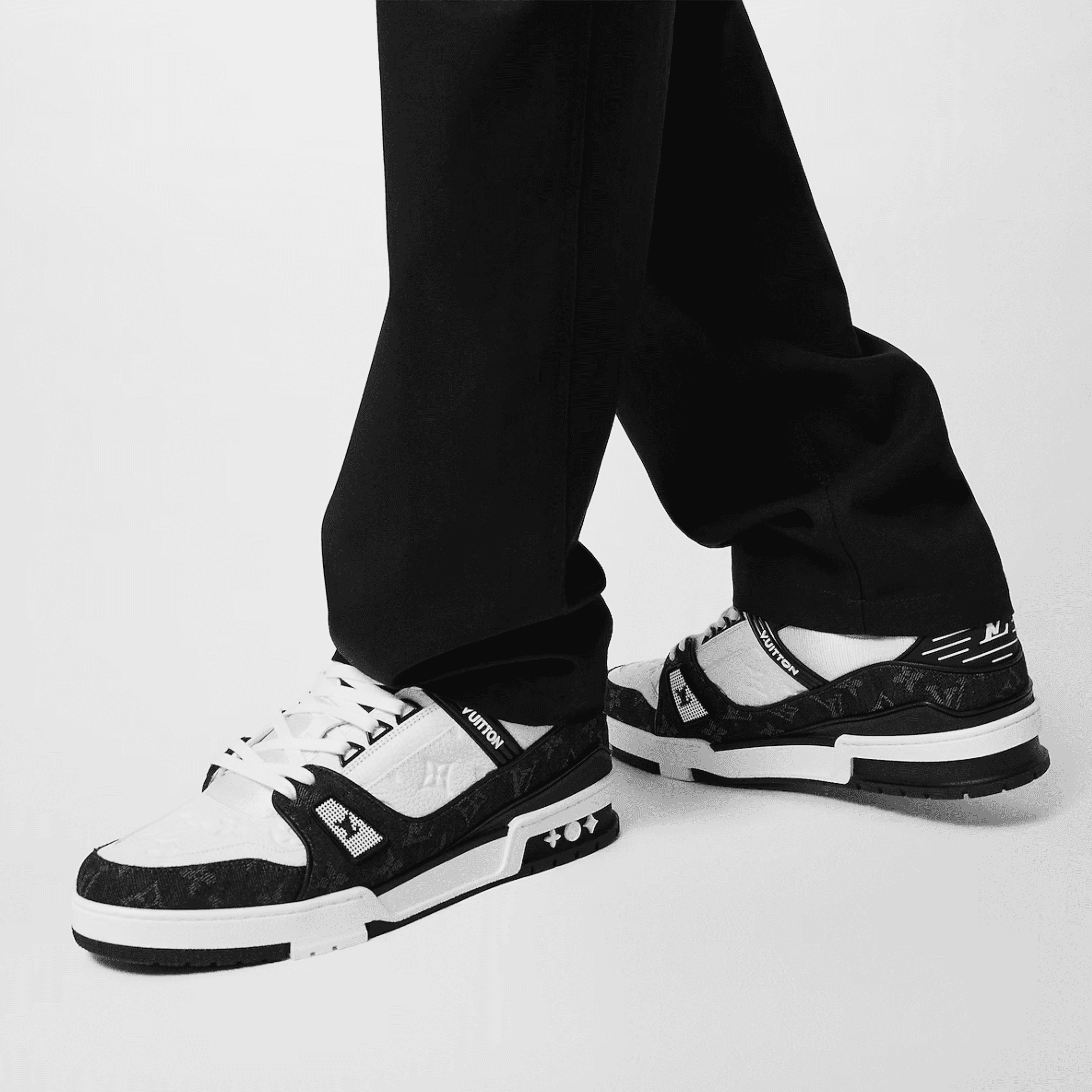 LOUIS VUITTON LV TRAINER WHITE BLACK