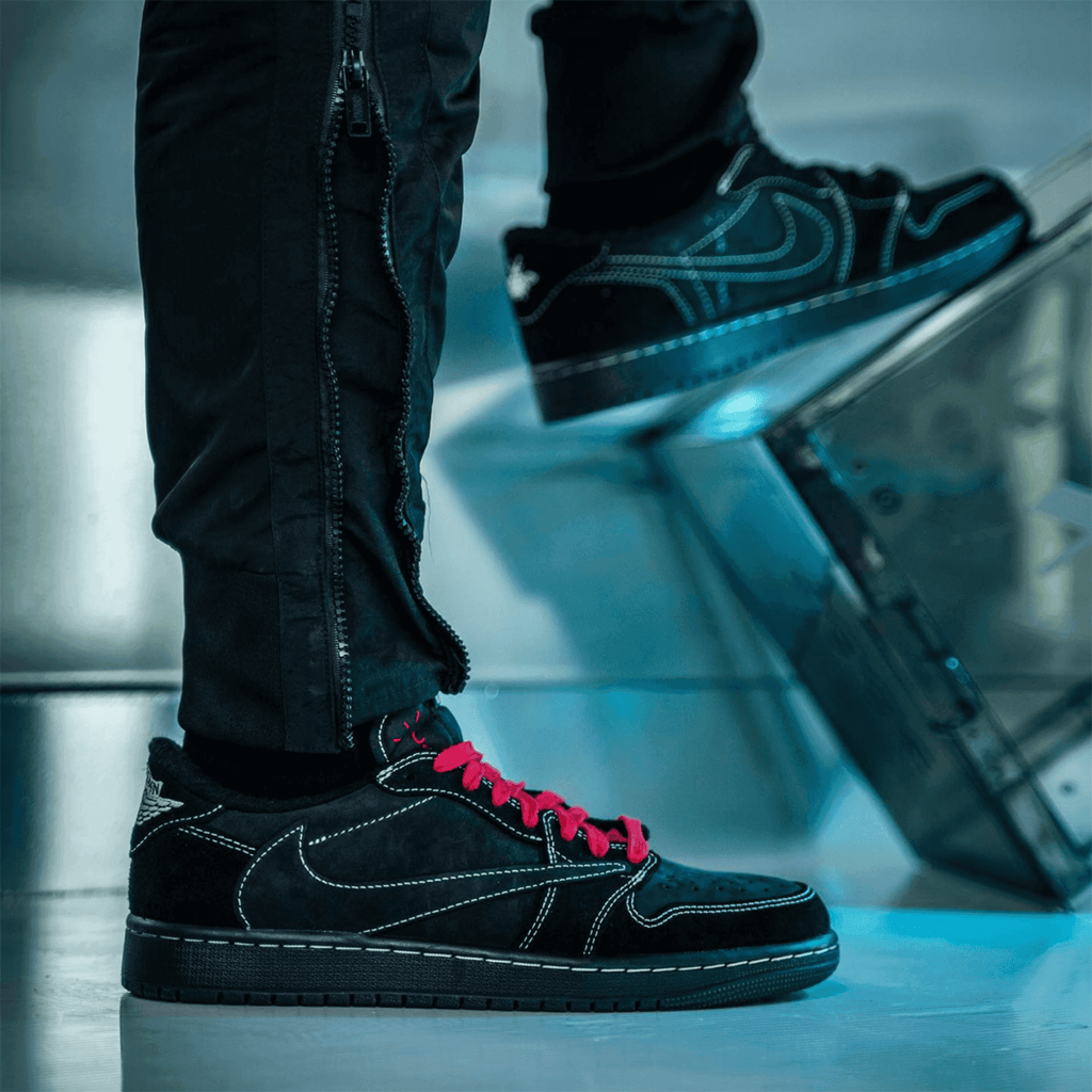 AIR JORDAN 1 TRAVIS SCOTT BLACK PHANTOM