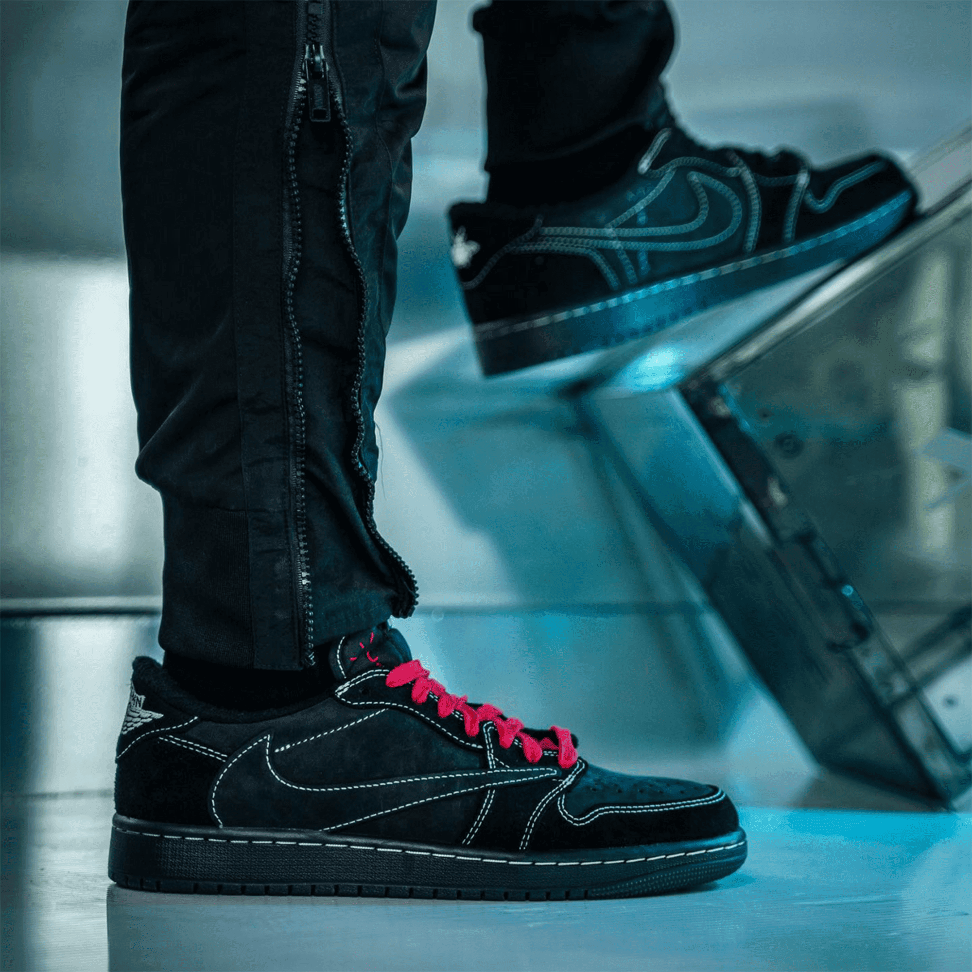AIR JORDAN 1 TRAVIS SCOTT BLACK PHANTOM