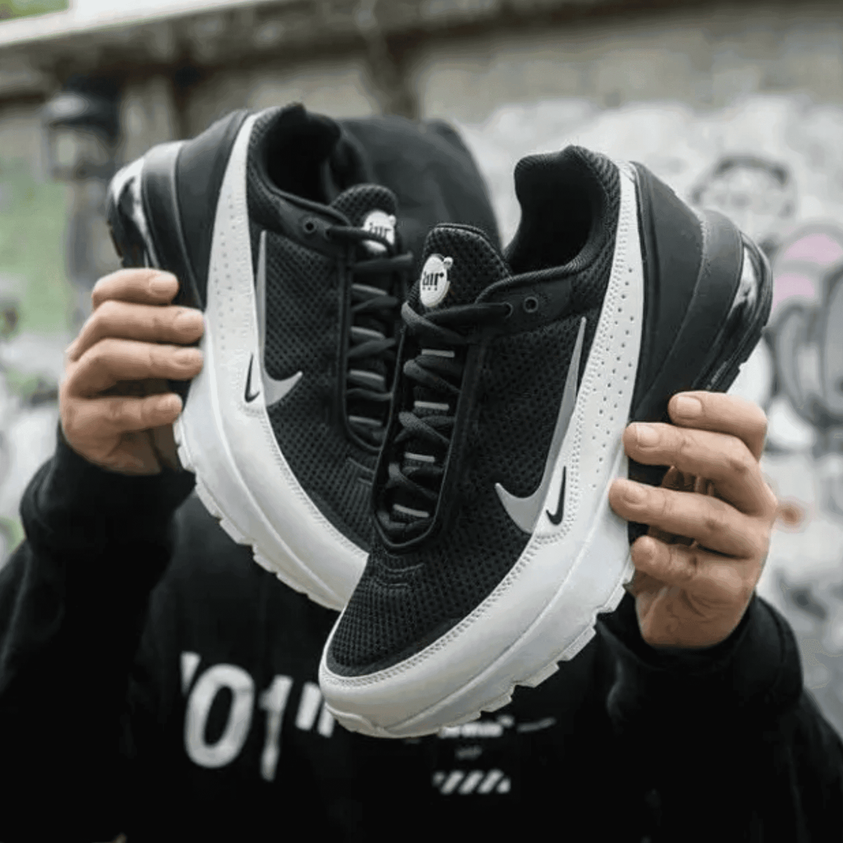 NIKE AIR MAX PULSE BLACK WHITE