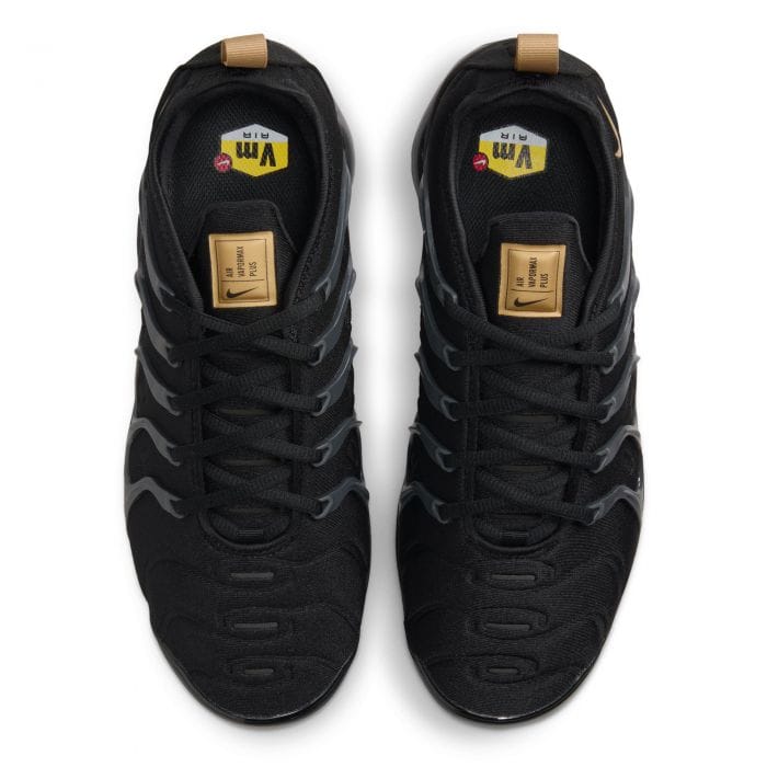 NIKE AIR VAPORMAX PLUS METALLIC GOLD