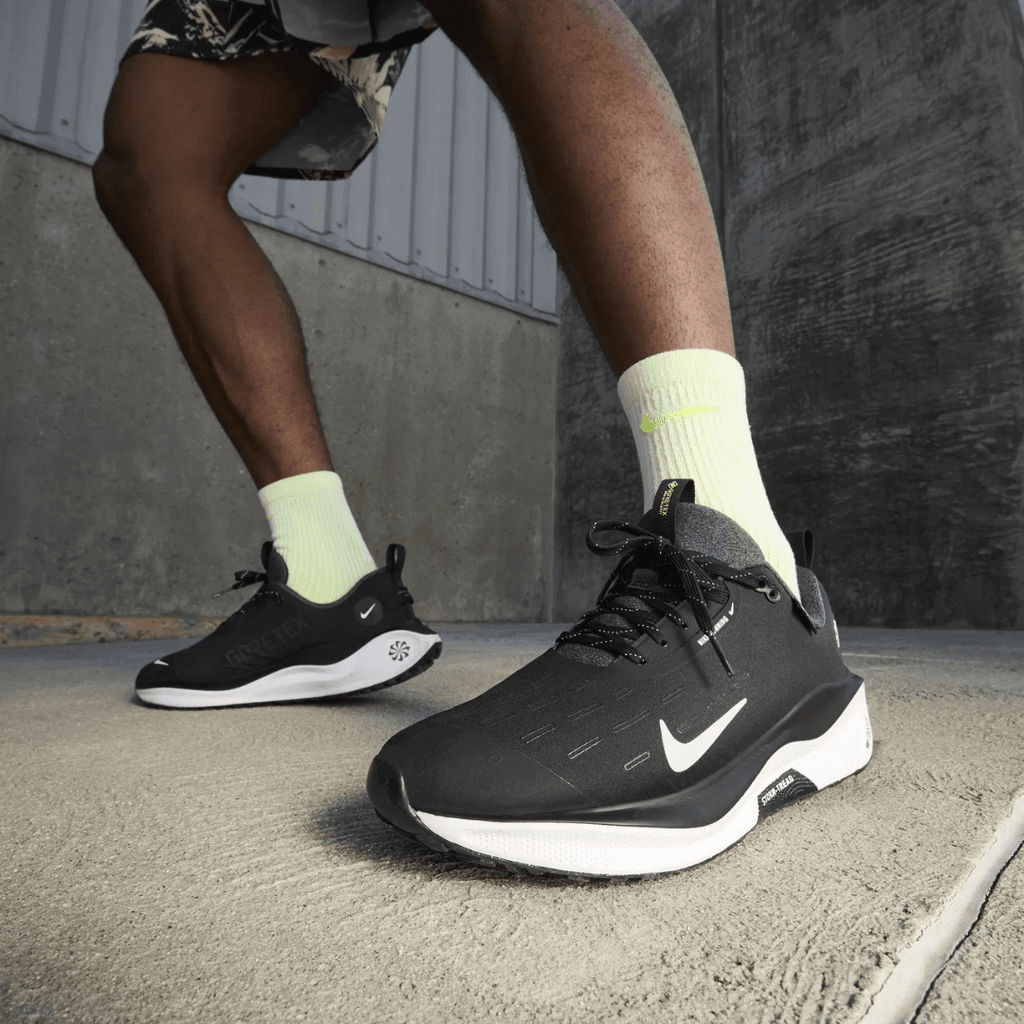 NIKE INFINITY-RN BLACK VOLT