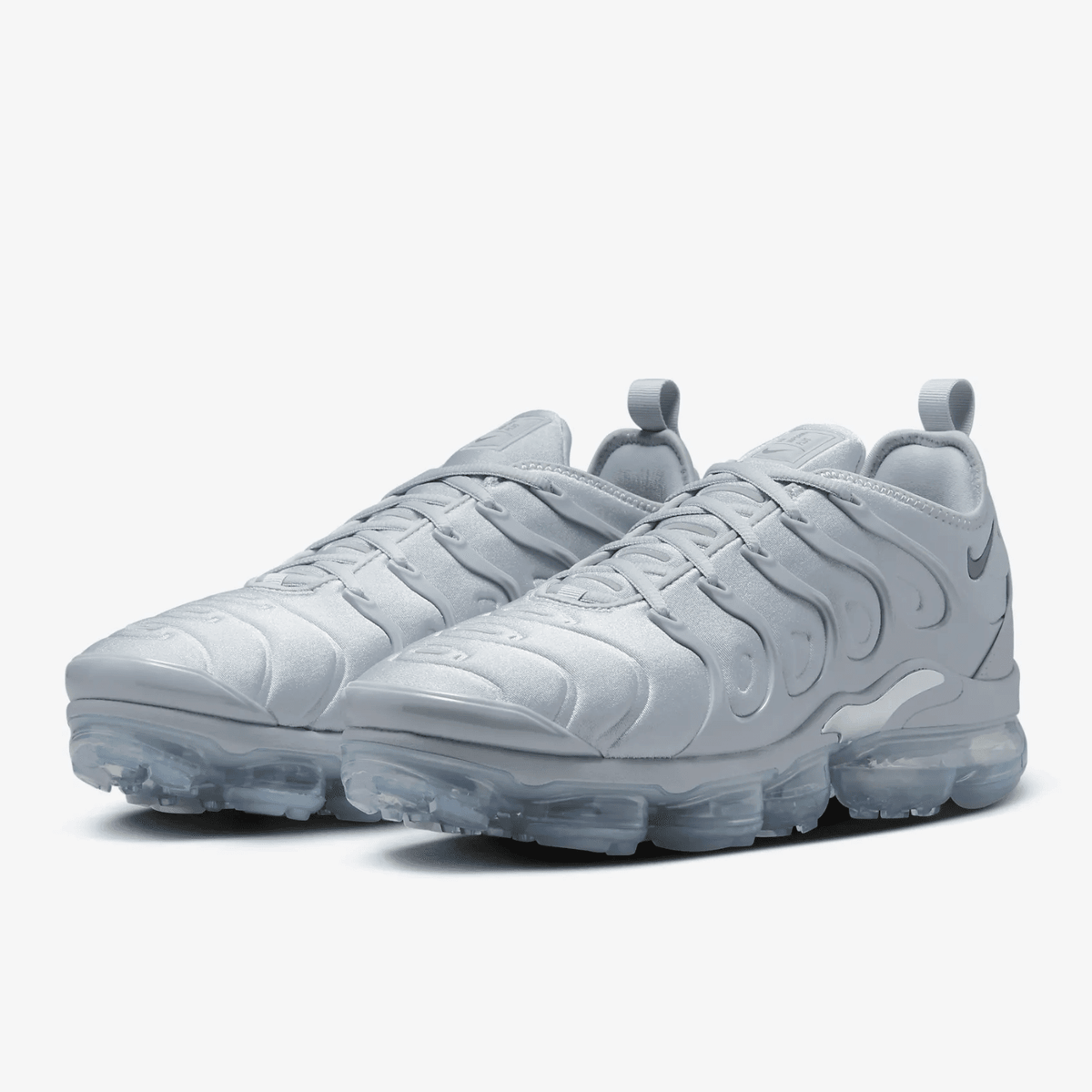 NIKE AIR VAPORMAX PLUS GRAY