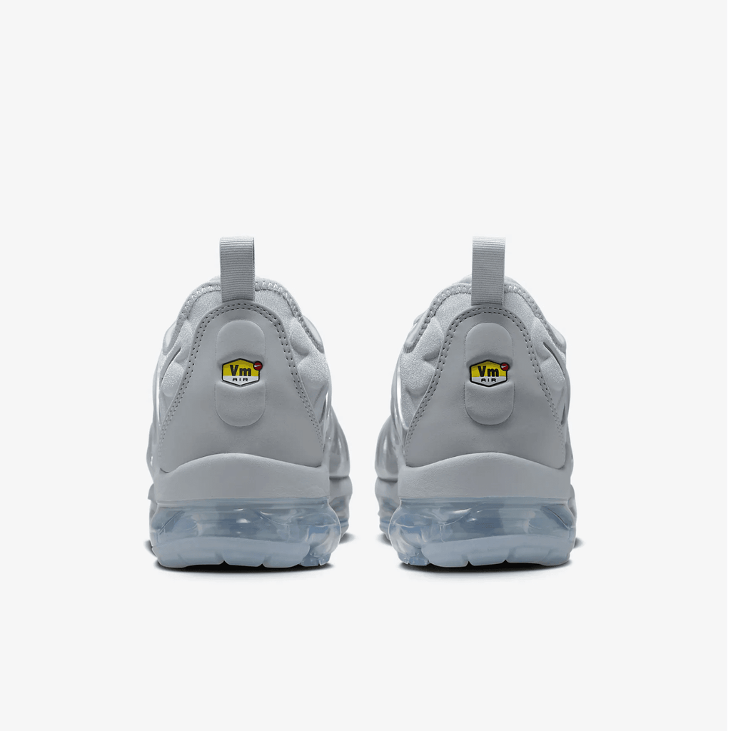 NIKE AIR VAPORMAX PLUS GRAY