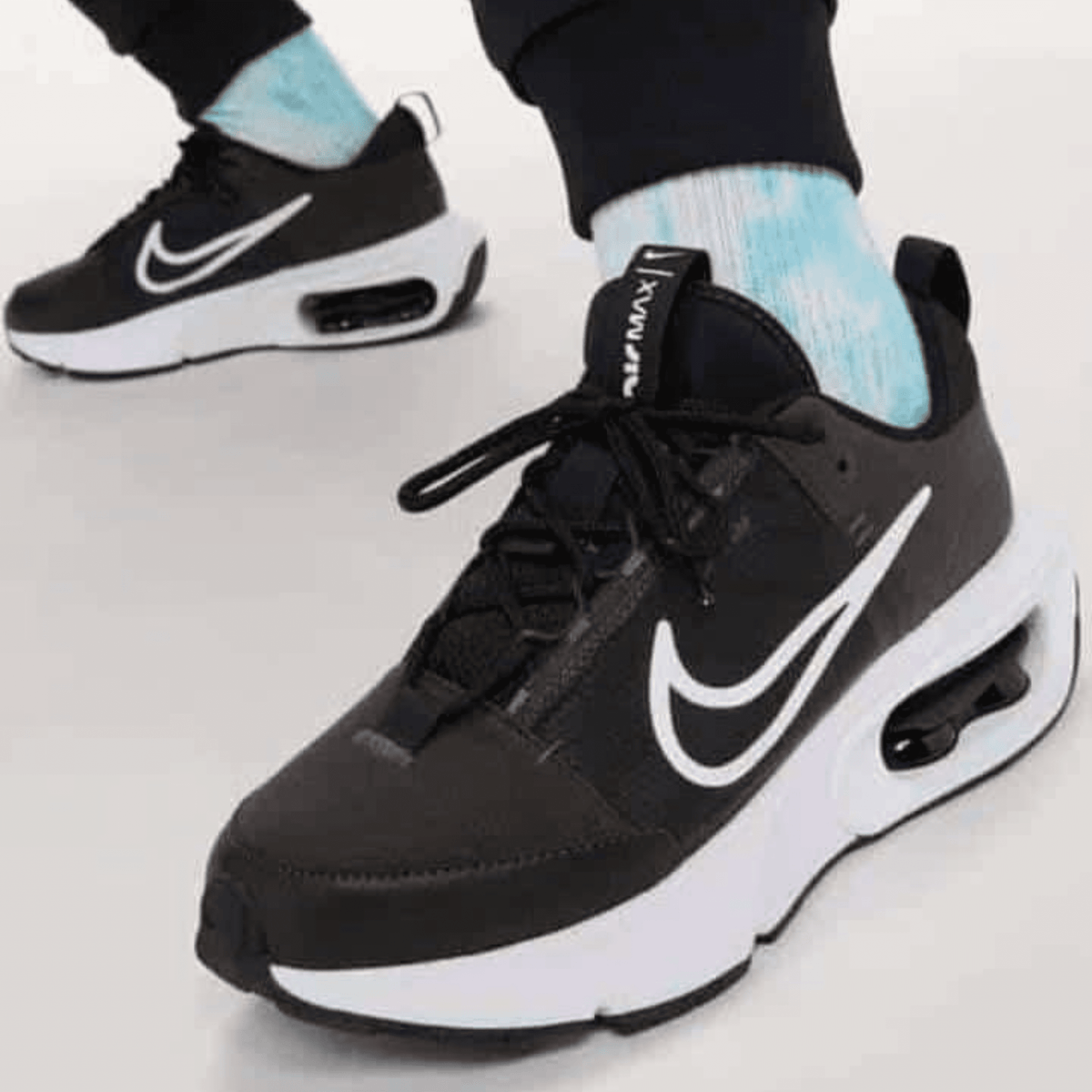 NIKE AIR MAX INTRLK BLACK WHITE