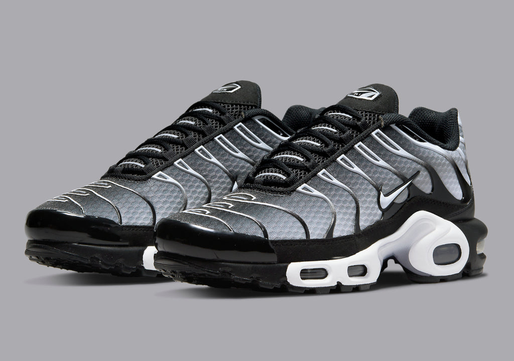 NIKE AIR MAX PLUS BLACK SILVER