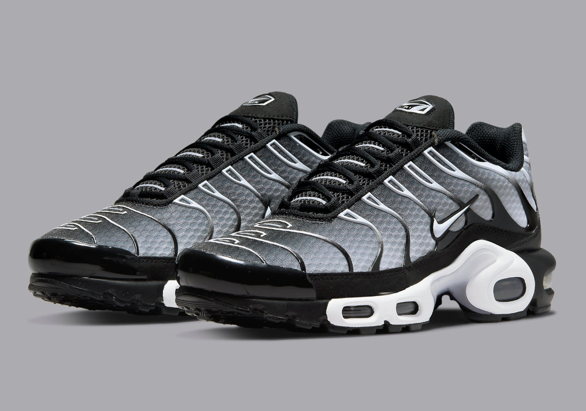 NIKE AIR MAX PLUS BLACK SILVER