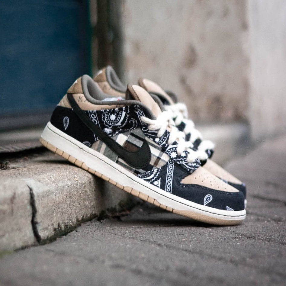 NIKE DUNK SB TRAVIS SCOTT