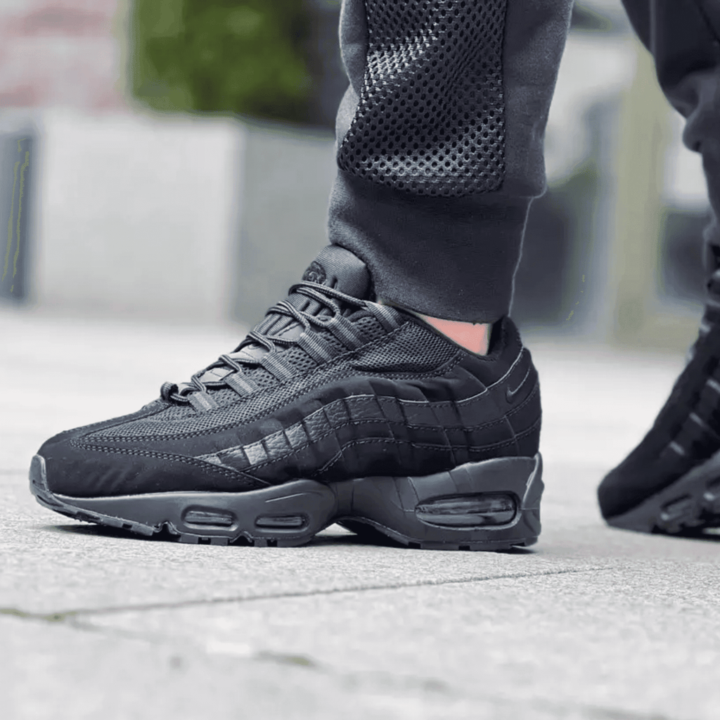 NIKE AIR MAX 95 ESSENTIAL TRAINER