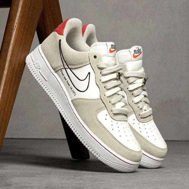 NIKE AIR FORCE 1 LV8 SAIL RED