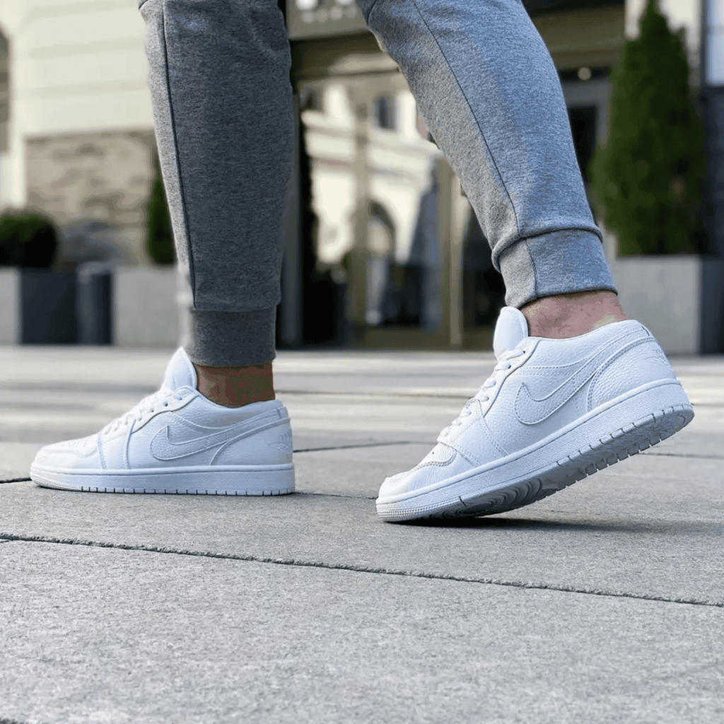 AIR JORDAN 1 LOW TRIPLE WHITE