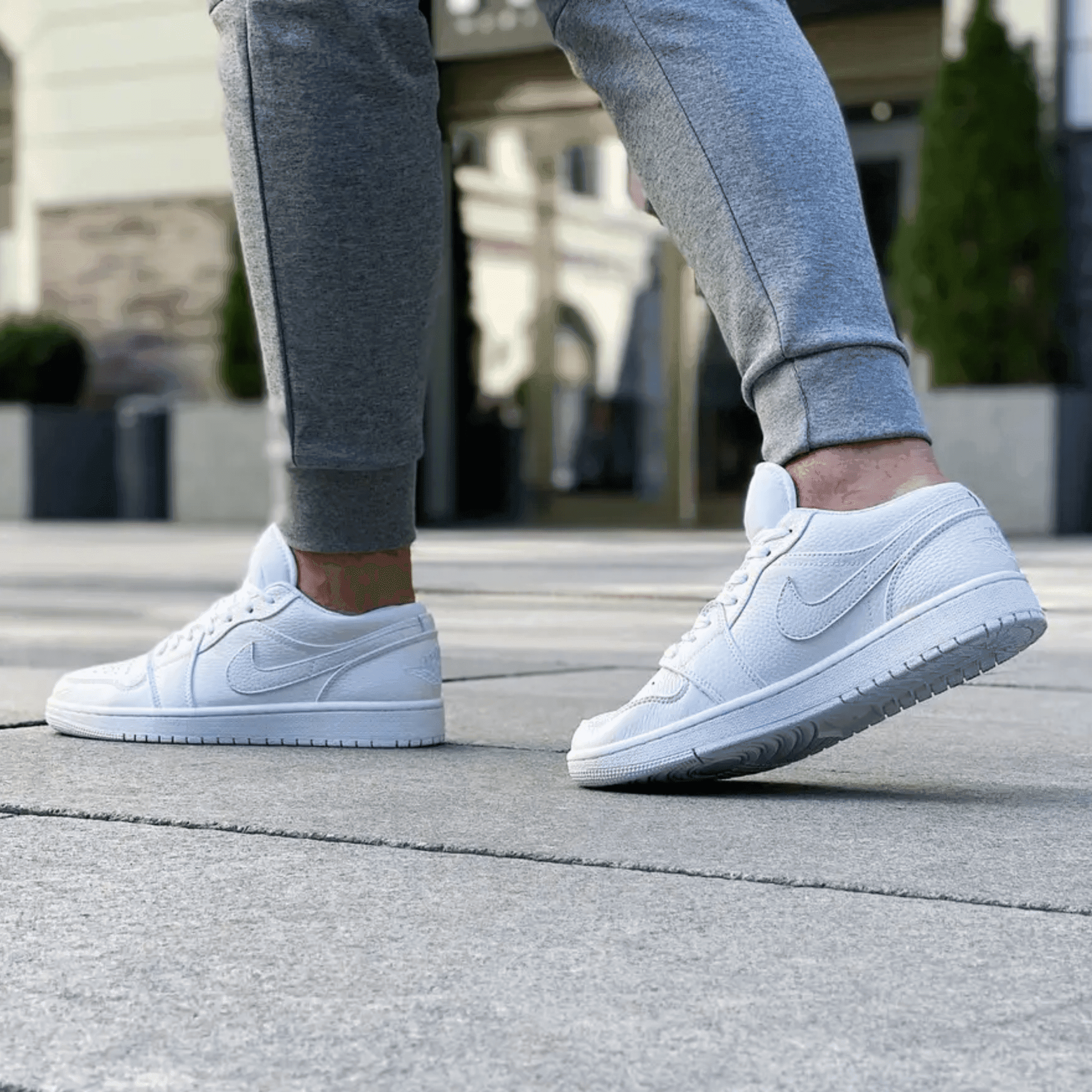 AIR JORDAN 1 LOW TRIPLE WHITE