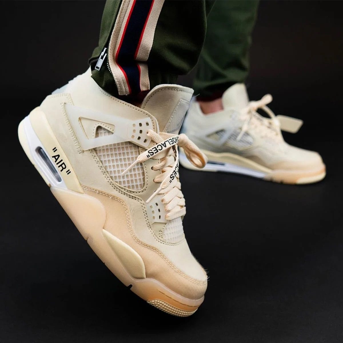 AIR JORDAN RETRO 4 OFF WHITE
