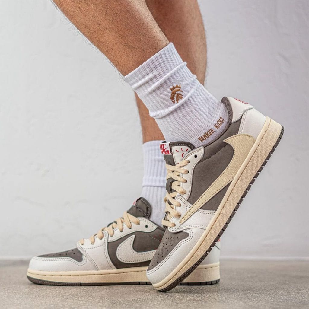 AIR JORDAN 1 TRAVIS SCOTT REVERSE MOCHA
