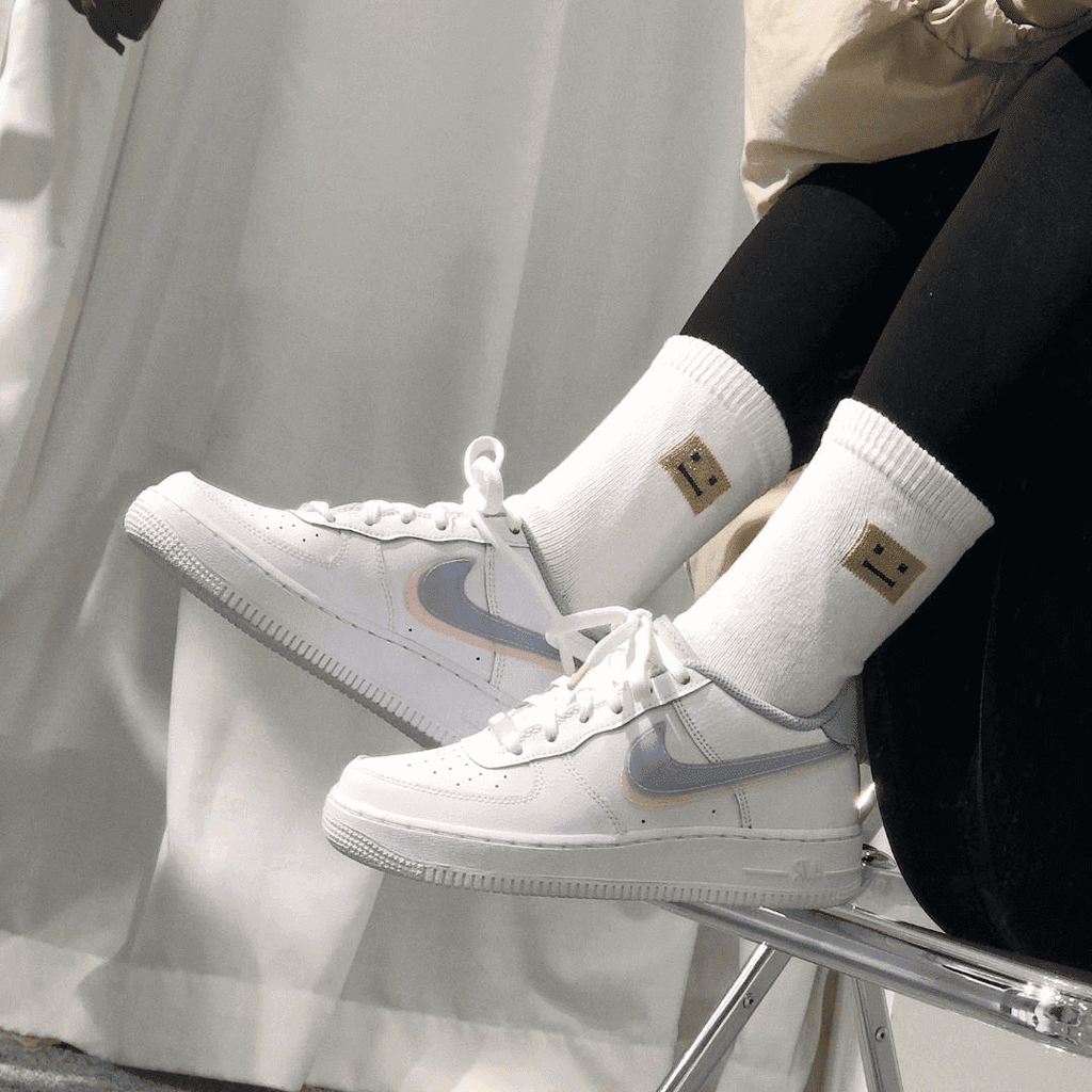 NIKE AIR FORCE 1 LV8 DOUBLE SWOOSH