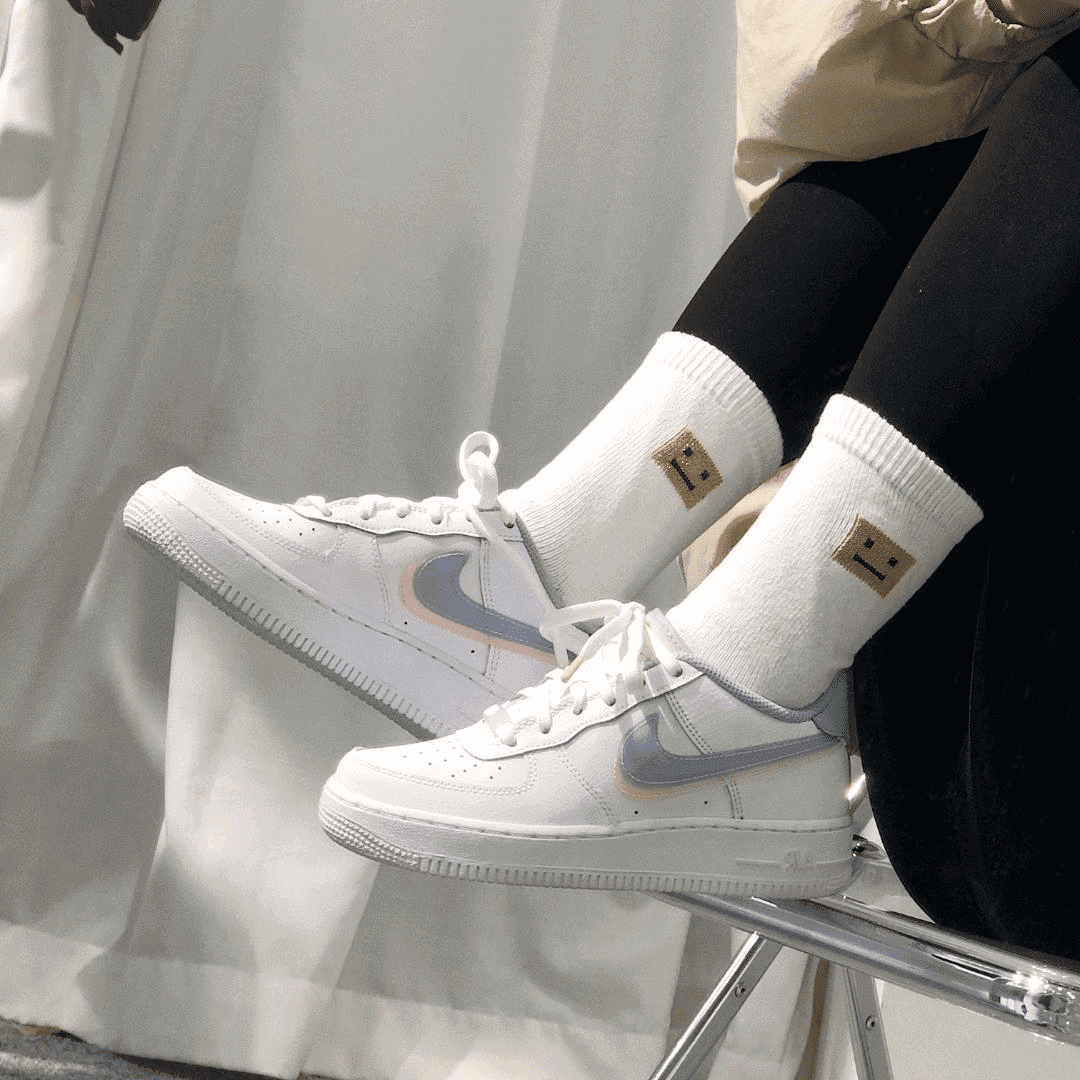 NIKE AIR FORCE 1 LV8 DOUBLE SWOOSH